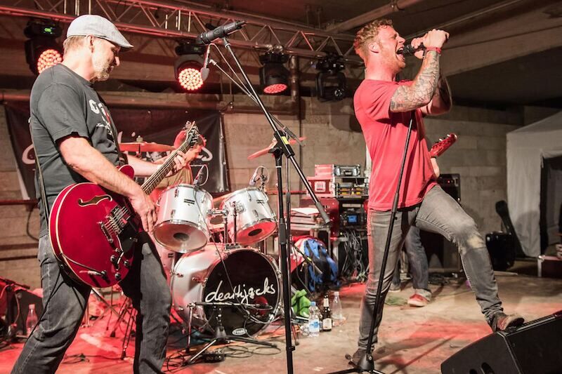 deathjocks-abschieds-show-support-yass-prying-eyes