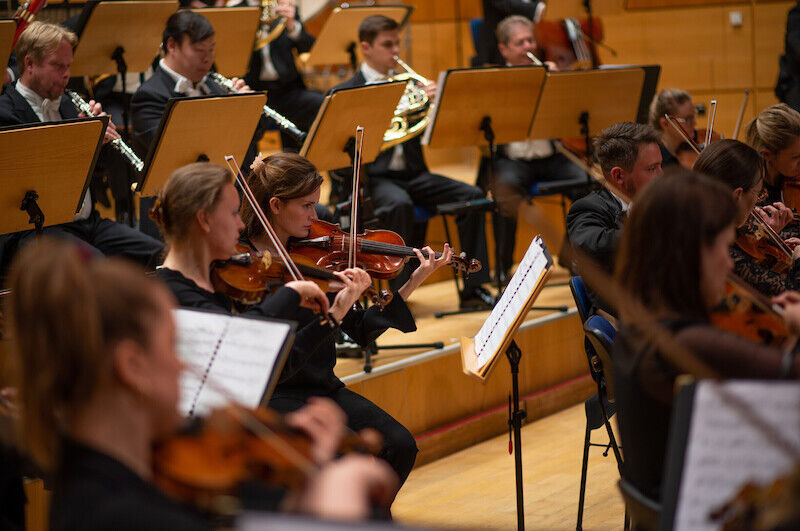 masterkonzert-philharmonisches-orchester-wurzburg-leitung-master-studierende-der-hfm
