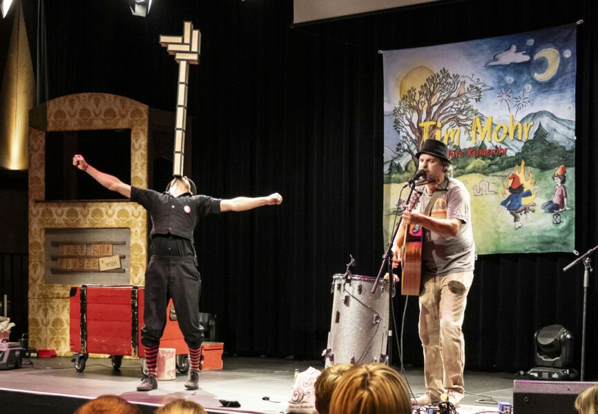 tim-mohr-furs-kinder-ohr-eichi-und-der-spasskoffer