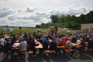 Hallenfest und Flugplatzgottesdienst Flugplatz Schweinfurt-Süd