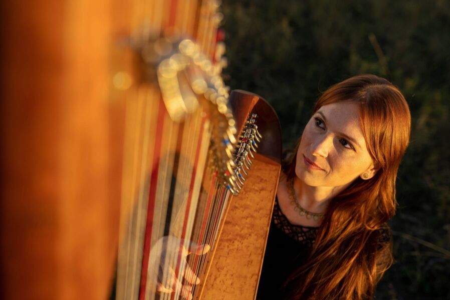 maria-nikola-die-klangwelten-der-keltischen-harfe
