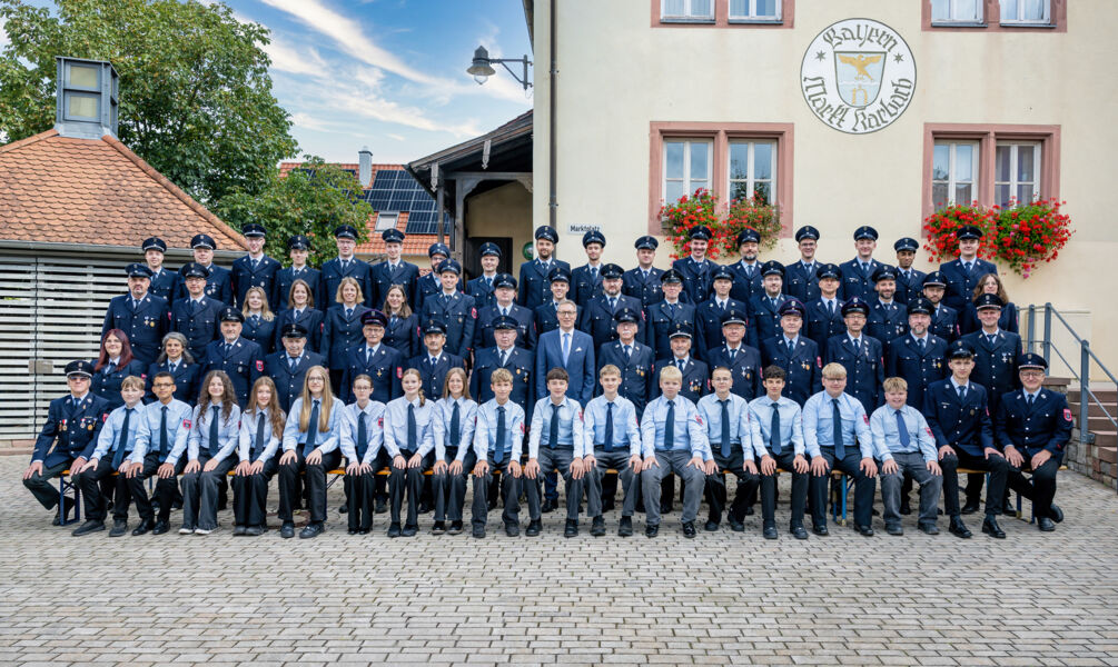 traditioneller-festtag-zu-150-jahrigen-jubilaum-der-feuerwehr-karbach