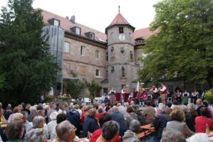 Fränkisches Sänger- und Musikantentreffen im Schlosshof Schwanberg