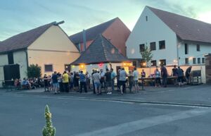 Sonnwendfeuer am Backhäuschen