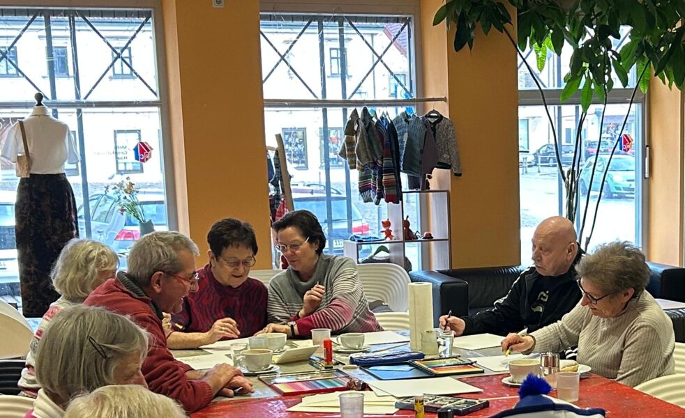 zeitreise-ins-gestern-farben-im-kopf-erinnerungen-auf-papier