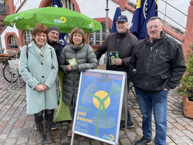 40-jahre-reaktorkatastrophe-von-tschernobyl-grune-erinnern-mit-einem-infostand