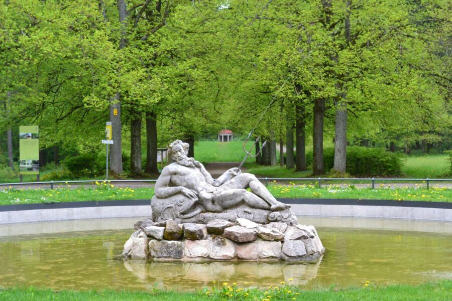 schlossparkfuhrung-auf-dem-schwanberg-immer-am-3-sonntag-im-monat-im-anschluss-um-1530-uhr-konzert-auf-der-kirchentreppe