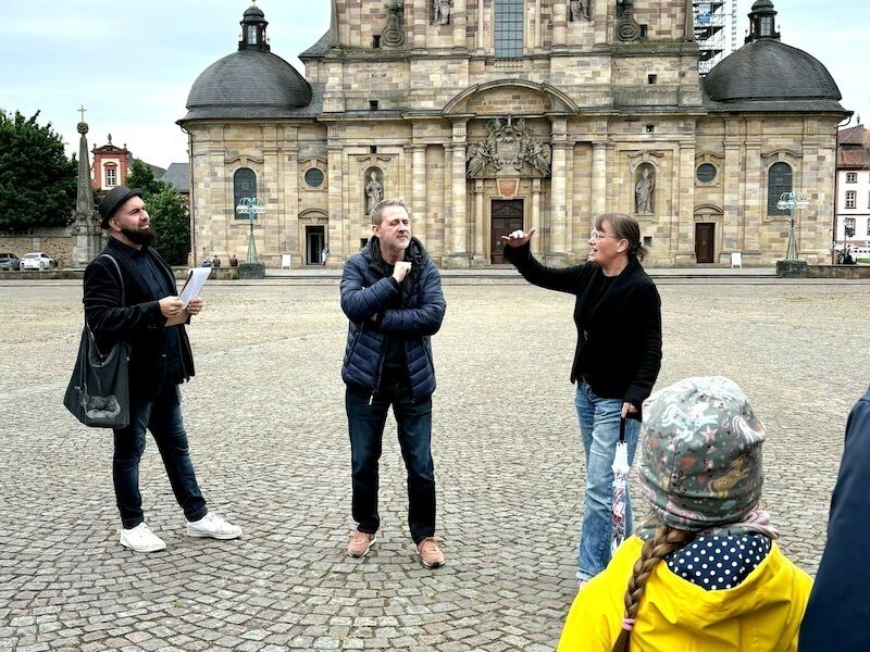 stattfuhrung-die-vollkommen-improvisierte-stadt-fuhrung-der-etwas-anderen-art
