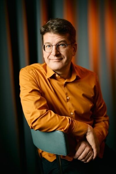 nils-heinrich-bruckentage-in-ubergangsjacke