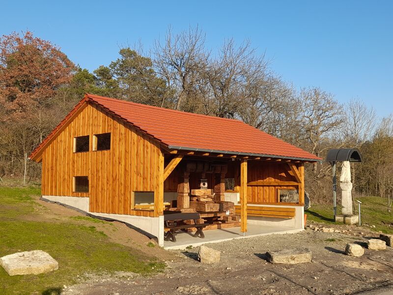 einweihung-mit-segnung-der-schutzhutte-in-der-stettener-weinlage-roth