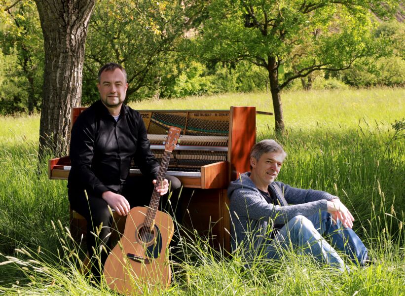 heimat-lieder-von-wurzeln-wehmut-und-wein-mit-timo-lechner-gesang-gitarre-und-christian-bruckner-gesang-tasten