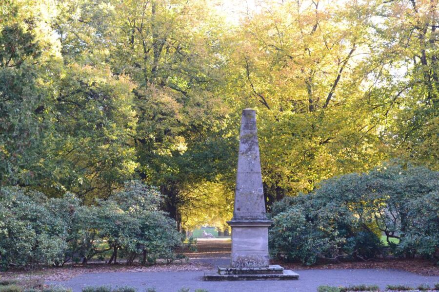 schlossparkfuhrung-auf-dem-schwanberg-immer-am-3-sonntag-im-monat-und-um-1730-uhr-frankisches-sanger-und-musikantentreffen-im-schlosshof-einlass-ab-1630-uhr