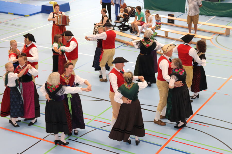 tanzkurs-abschlussabend-der-frankischen-volkstanzgruppe-kt-ev