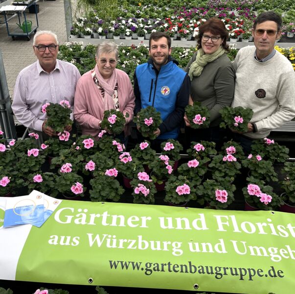 die-gartenbaugruppe-wurzburg-sammelt-spenden-fur-die-bahnhofsmission