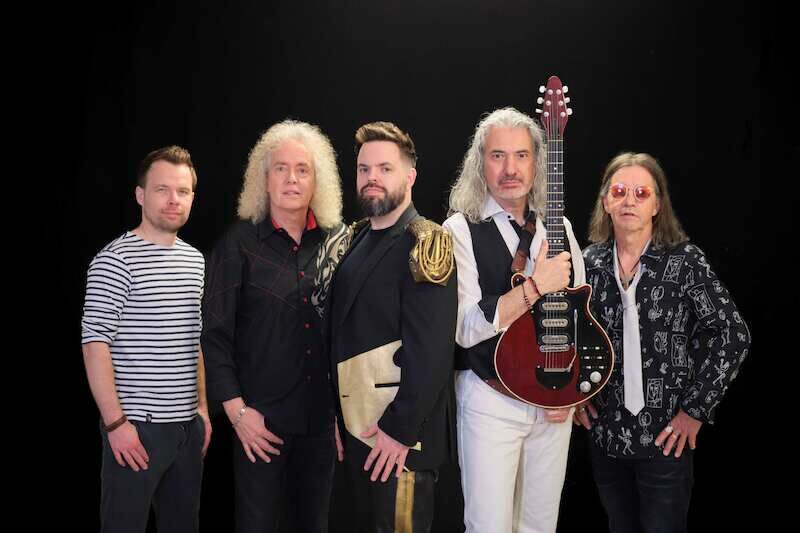 we-rock-queen-best-of-queen-the-show-goes-on